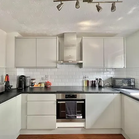 Cozy 2 Bed Townhouse Close To Walls Hébergement de vacances *