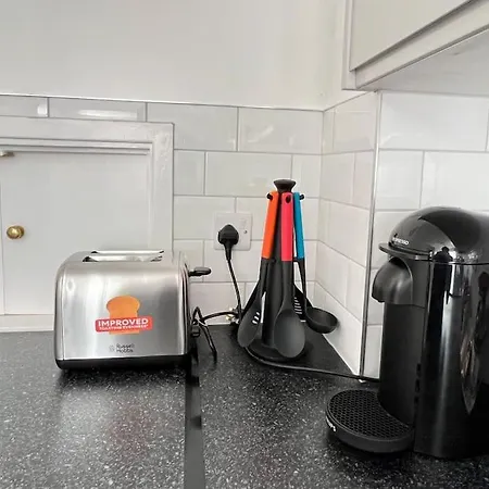 Cozy 2 Bed Townhouse Close To Walls 度假居 *