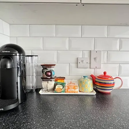 Cozy 2 Bed Townhouse Close To Walls *